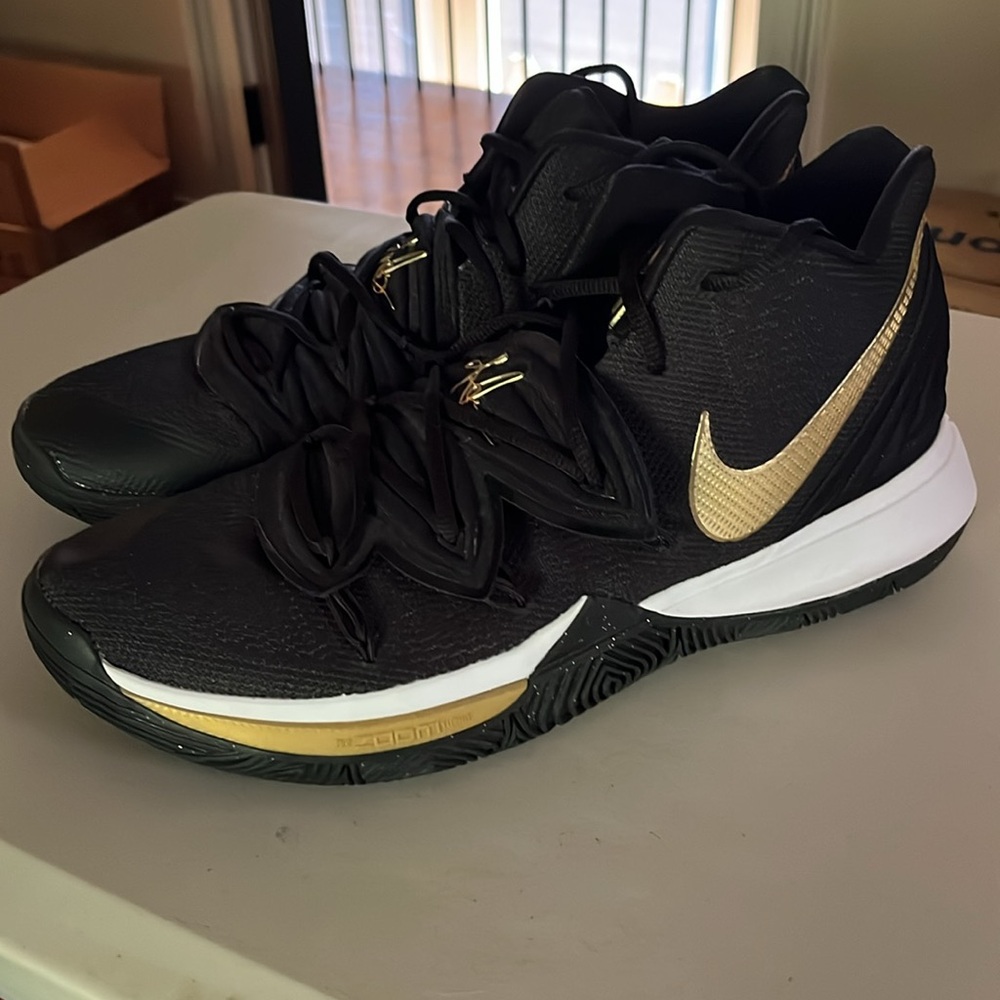 kyrie 5 black gold